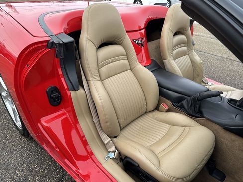 Used 1998 Chevrolet Corvette Base w/ Performance Handling Pkg image 19