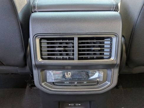 New 2026 Volkswagen Atlas SE image 28