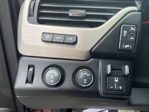 Used 2020 GMC Yukon XL Denali AWD/4WD image 18