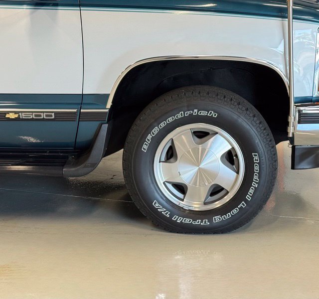 Used 1993 Chevrolet Suburban 4WD image 24