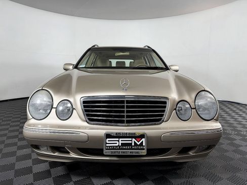 Used 2001 Mercedes-Benz E 320 4MATIC Wagon image 4