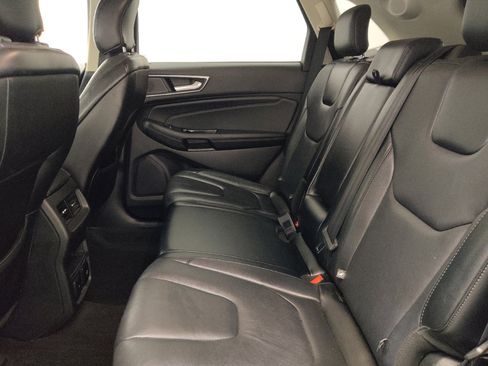 Used 2019 Ford Edge Titanium AWD/4WD image 18