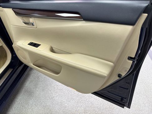 Used 2014 Lexus ES 350 w/ Premium Package FWD image 13