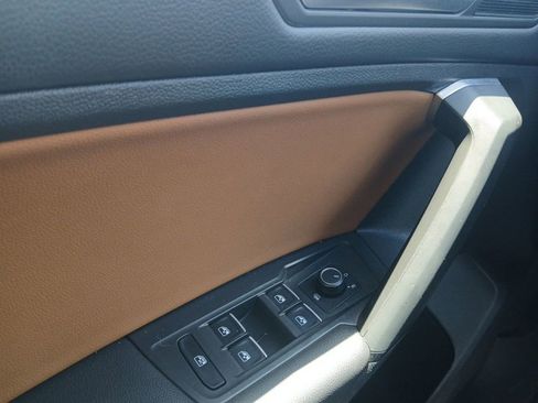 Used 2019 Volkswagen Tiguan SE w/ Panoramic Sunroof Package FWD image 8