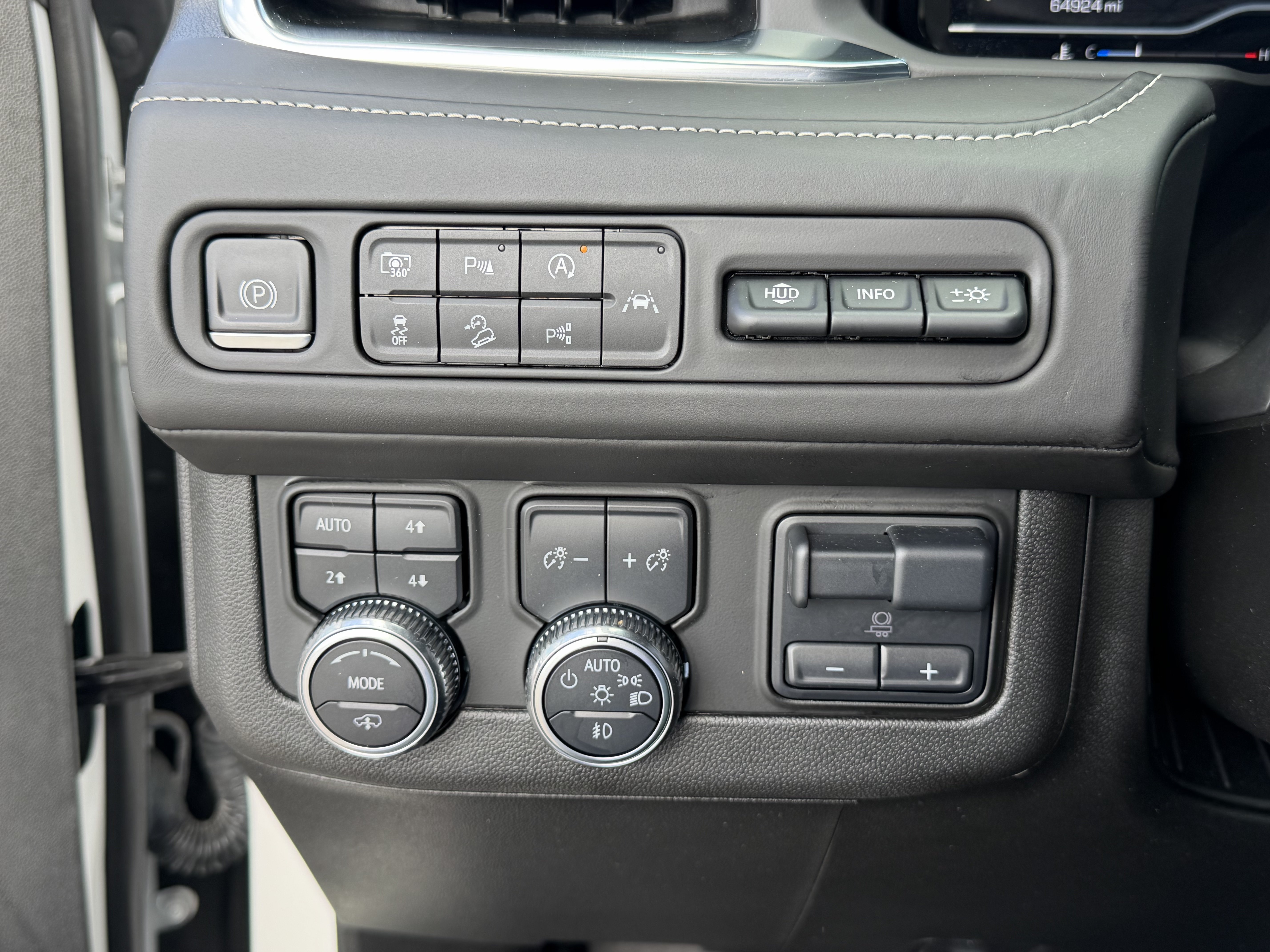 Used 2023 GMC Yukon Denali Ultimate w/ LPO, Floor Liner Package AWD/4WD image 24