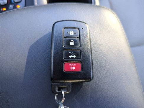 Used 2013 Toyota Avalon Limited image 29