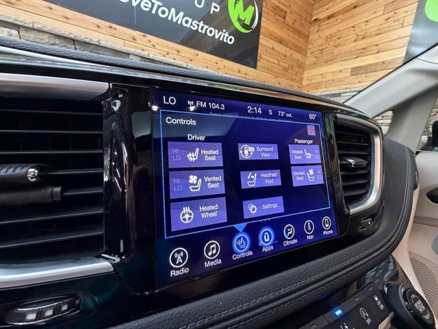 Used 2017 Chrysler Pacifica Limited w/ UConnect Theater Package FWD image 26