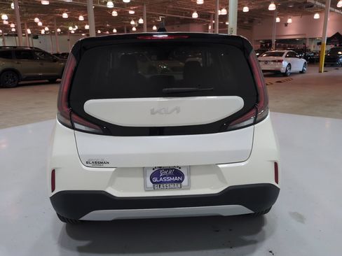 Certified 2023 Kia Soul LX FWD image 4