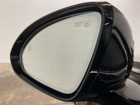 Used 2024 Genesis G80 image 90