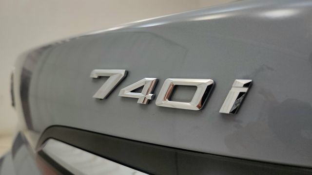 Used 2025 BMW 740i RWD image 32