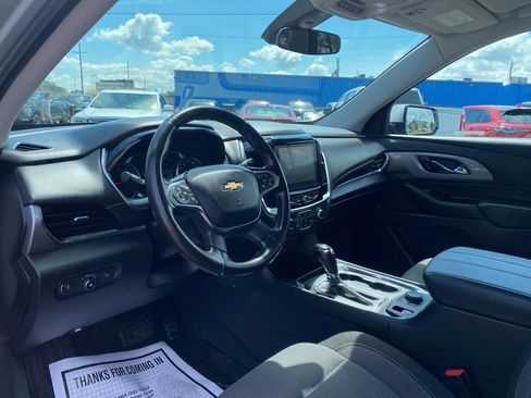 Used 2020 Chevrolet Traverse LT w/ Driver Confidence II Package FWD image 9