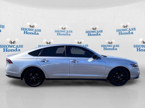 Certified 2025 Honda Accord SE image 9
