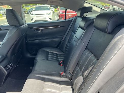 Used 2017 Lexus ES 300h w/ Luxury Package FWD image 21