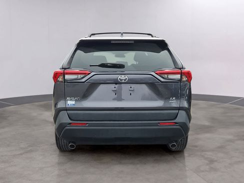 Used 2021 Toyota RAV4 LE image 5