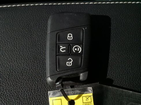 Certified 2022 Volkswagen Tiguan SEL R-Line image 33