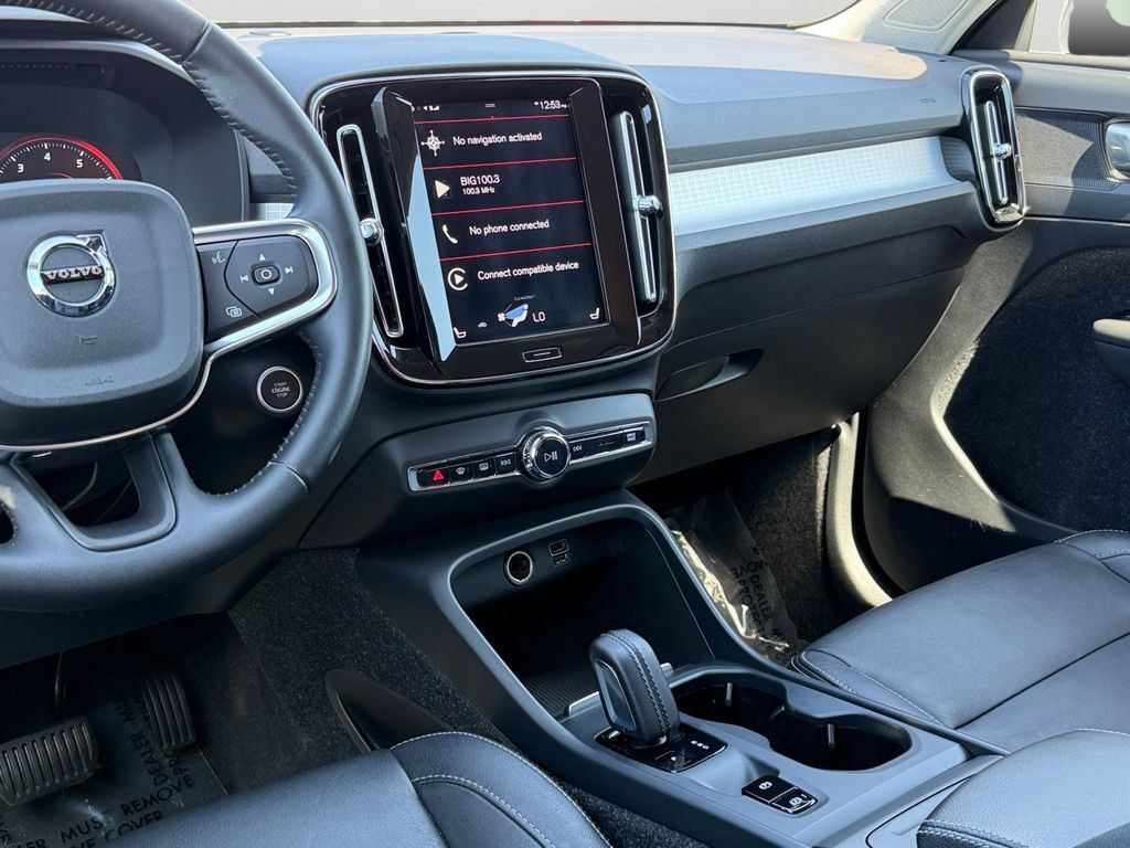 Used 2021 Volvo XC40 T5 Momentum AWD/4WD image 14