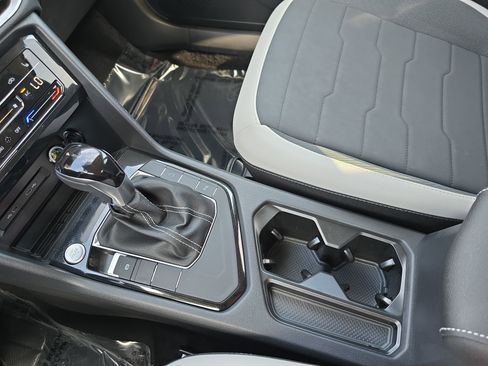 Used 2025 Volkswagen Taos SE image 22