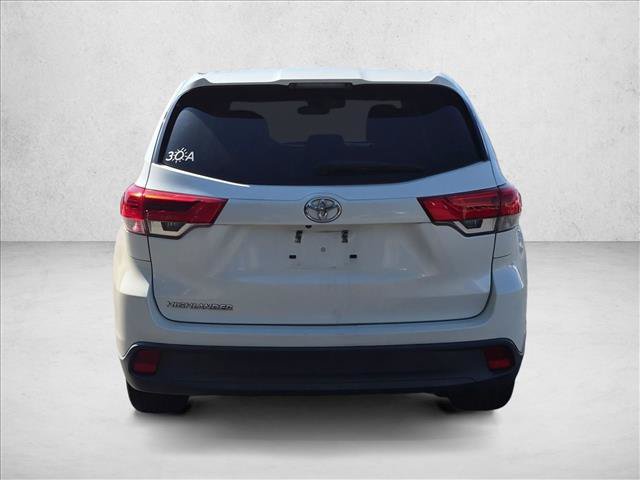 Used 2017 Toyota Highlander LE FWD image 7