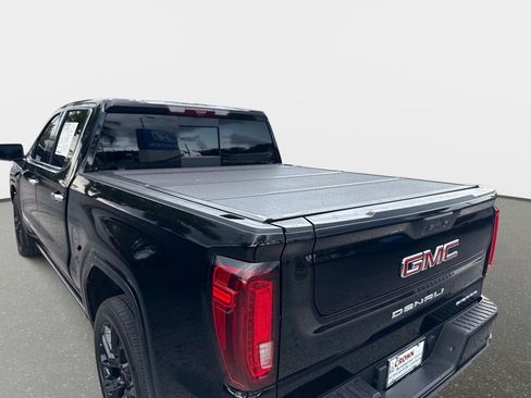 Used 2025 GMC Sierra 1500 Denali w/ Technology Package AWD/4WD image 8