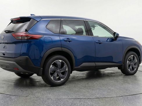 Used 2025 Nissan Rogue SV AWD/4WD image 9