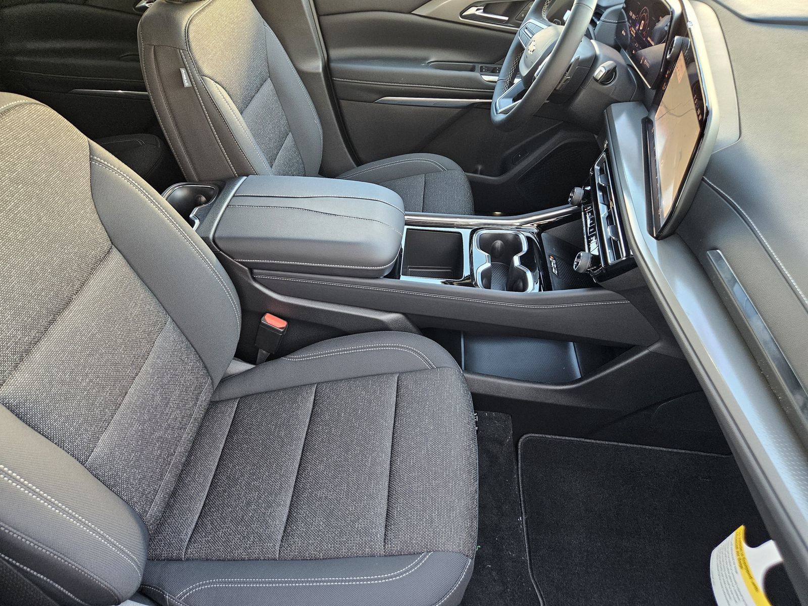 New 2027 Chevrolet Traverse LT FWD image 15