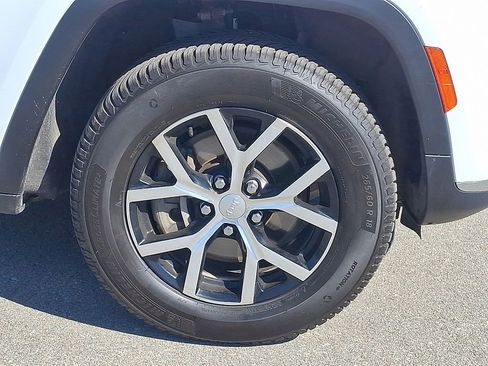 Used 2024 Jeep Grand Cherokee L Limited AWD/4WD image 8