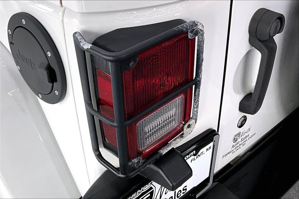 Used 2018 Jeep Wrangler Unlimited Sahara AWD/4WD image 23