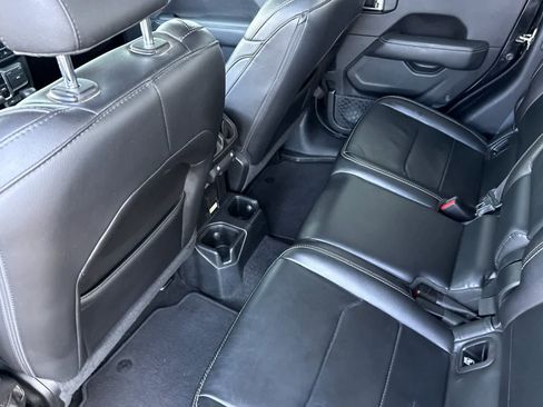 Used 2020 Jeep Gladiator Overland image 4