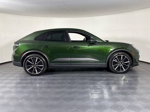 Certified 2025 Porsche Macan 4 Electric AWD/4WD image 8