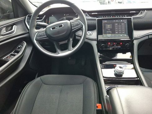 Certified 2023 Jeep Grand Cherokee Laredo w/ Luxury Tech Group I image 21