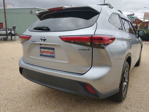 Used 2020 Toyota Highlander XLE image 18