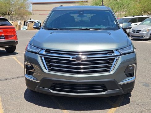 Used 2023 Chevrolet Traverse LT FWD image 2