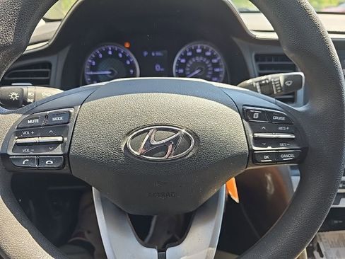 Used 2020 Hyundai Elantra SE w/ Cargo Package (C1) image 10