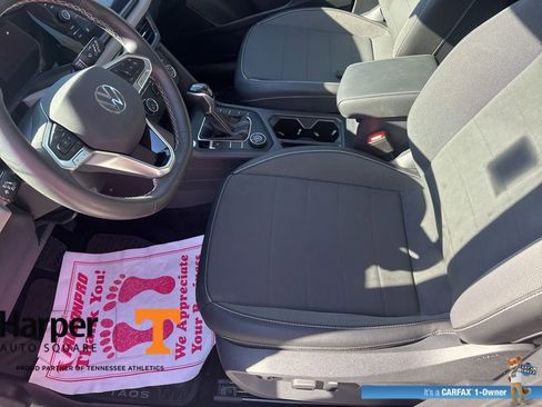 Used 2022 Volkswagen Taos SE w/ Panoramic Sunroof Package image 13