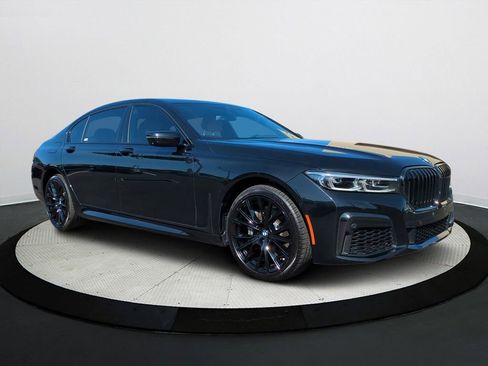 Used 2020 BMW 740i w/ M Sport Package image 2