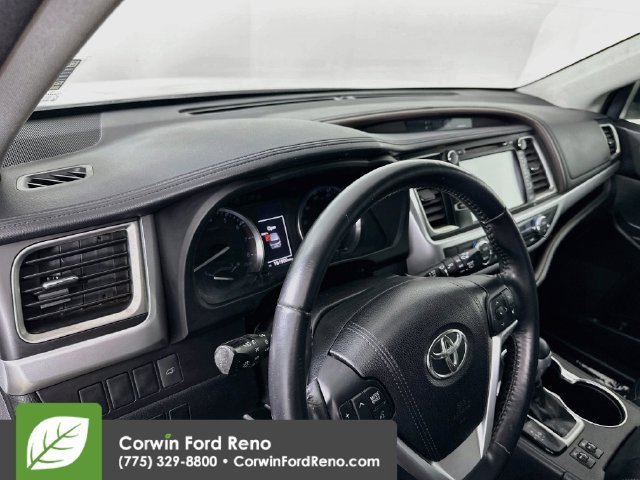 Used 2015 Toyota Highlander XLE AWD/4WD image 11