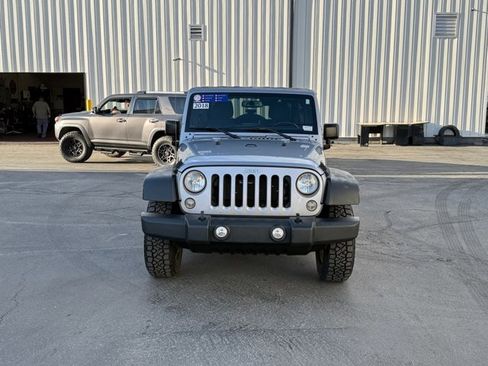Used 2018 Jeep Wrangler Unlimited Sport S image 2