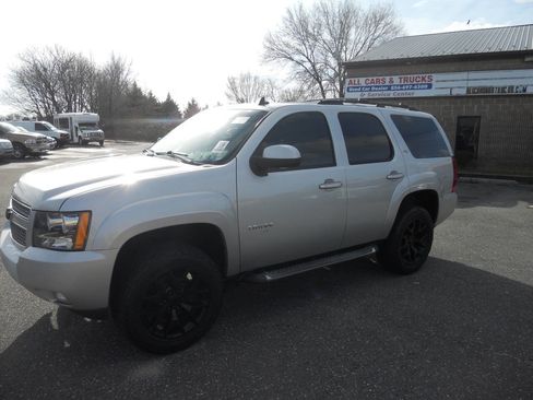 Used 2011 Chevrolet Tahoe LT w/ Luxury Package AWD/4WD image 29