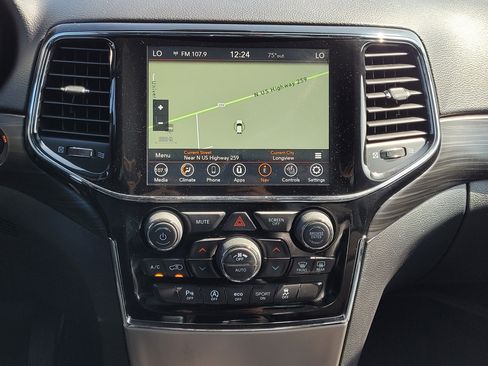 Used 2020 Jeep Grand Cherokee Altitude image 17