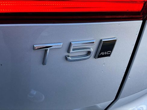 Used 2021 Volvo XC60 T5 Momentum w/ Premium Package image 10