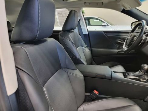 Used 2024 Lexus ES 300h w/ Premium Package image 16