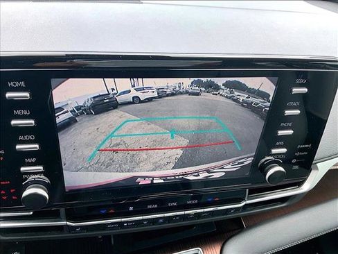 Used 2024 Toyota Sienna XLE w/ XLE Plus Package FWD image 23