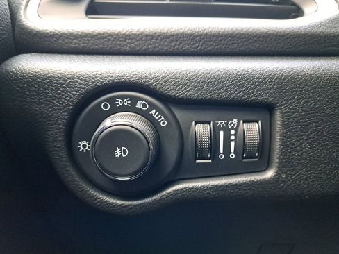 New 2026 Chrysler Pacifica Select image 24