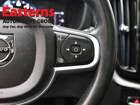 Used 2019 Volvo XC60 T6 Momentum w/ Premium Package image 16