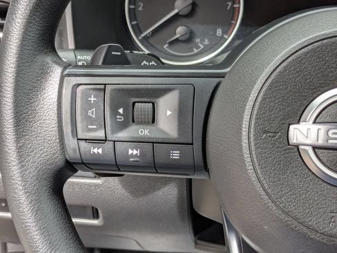 Used 2024 Nissan Rogue SV FWD image 16