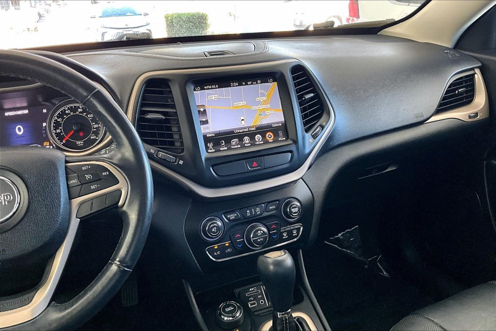 Used 2015 Jeep Cherokee Limited w/ Luxury Group AWD/4WD image 9