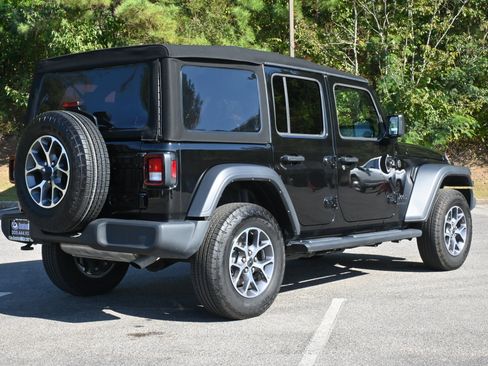 Used 2024 Jeep Wrangler Sport S image 9