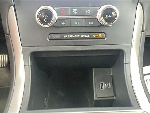 Used 2024 Ford Edge SEL image 23