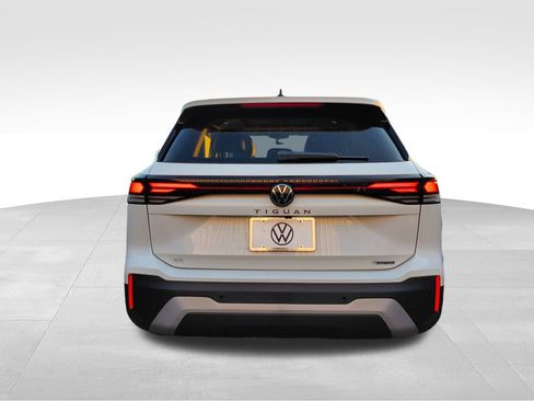 New 2026 Volkswagen Tiguan SE image 5