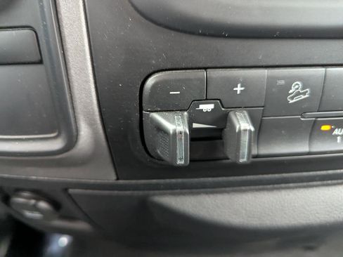 Used 2018 RAM 2500 Tradesman w/ Chrome Appearance Group image 17